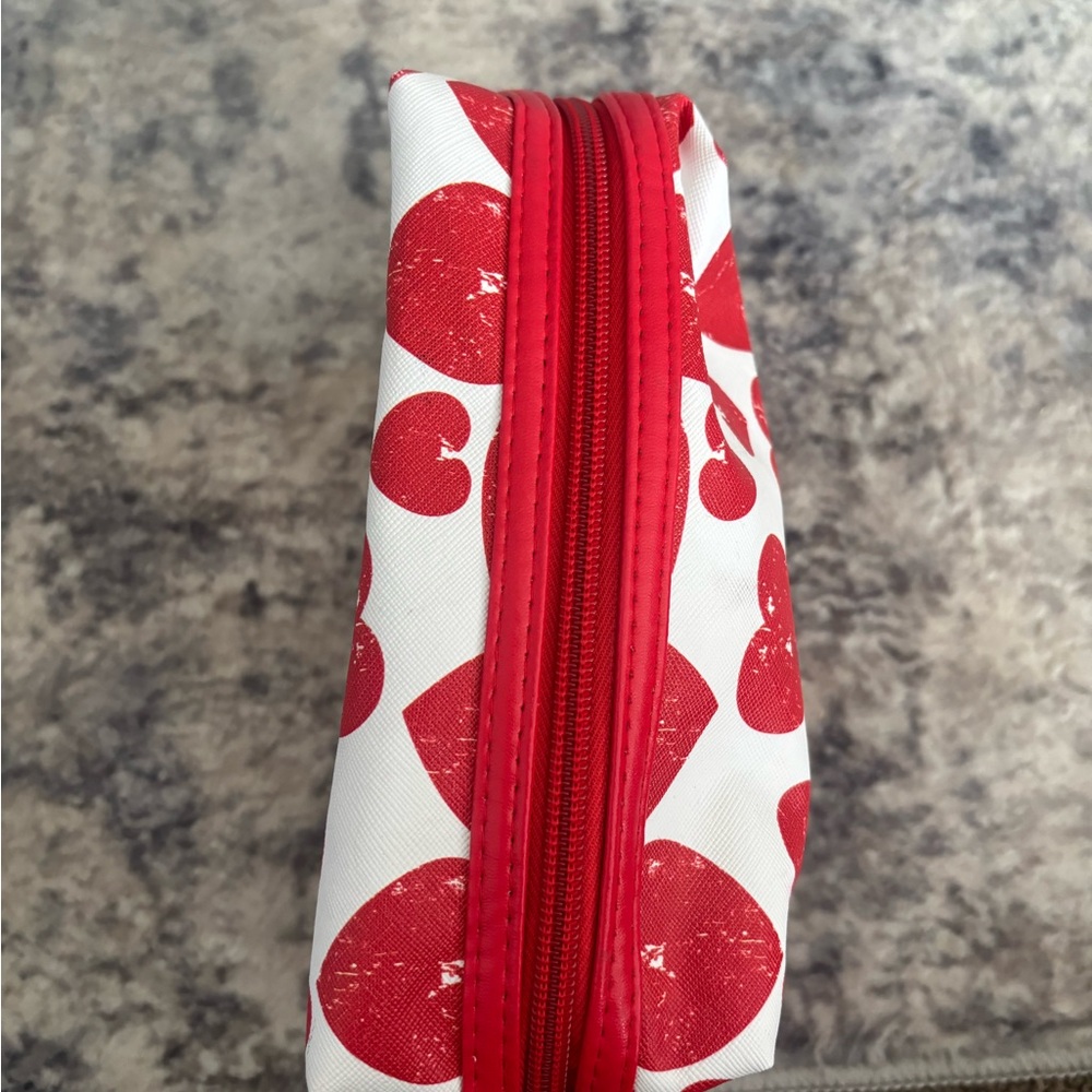 Red Heart Patterned Pouch - Picture 2 of 2